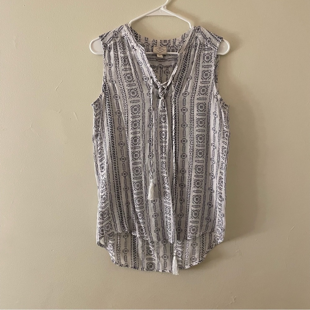 St. John’s Bay blue and white patterned summer sleeveless top comfortable casual